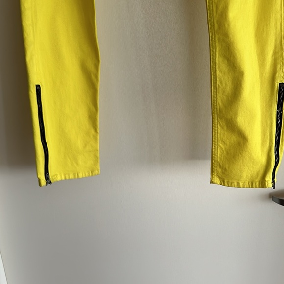 Jean - Picture 4 of 13